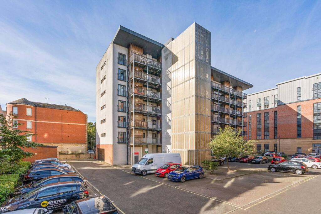 Main image of property: Flat 3, 3 Salamander Court, Leith, Edinburgh, EH6 7JE