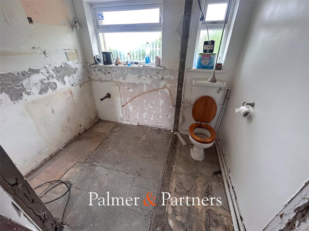 Lilac Avenue, Bel Air Chalet Estate, St. Osyth, Clacton-on-Sea, CO16 photo 4