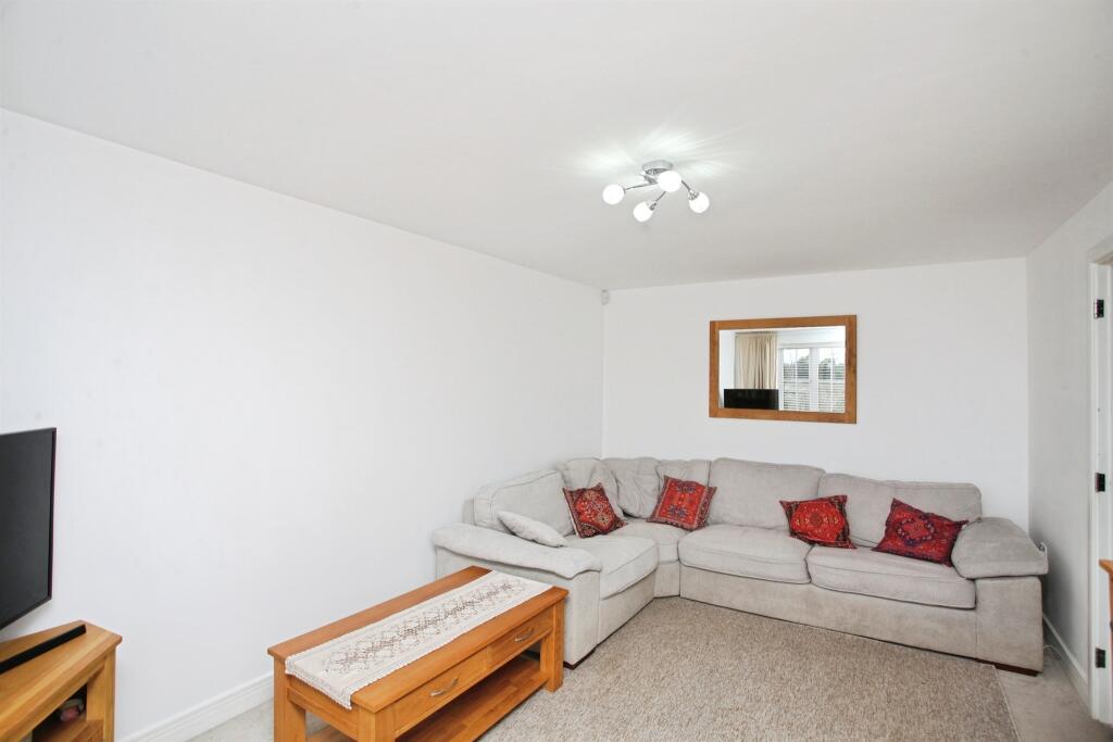 Trustees Close, Cawston, Rugby photo 4