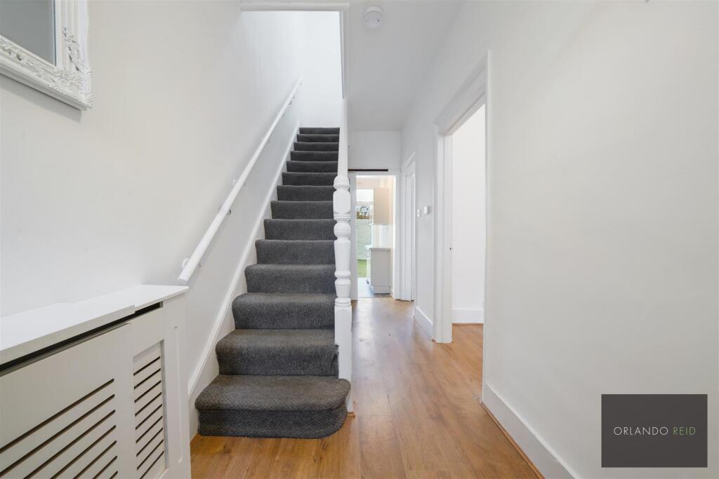 House in London - View 5
