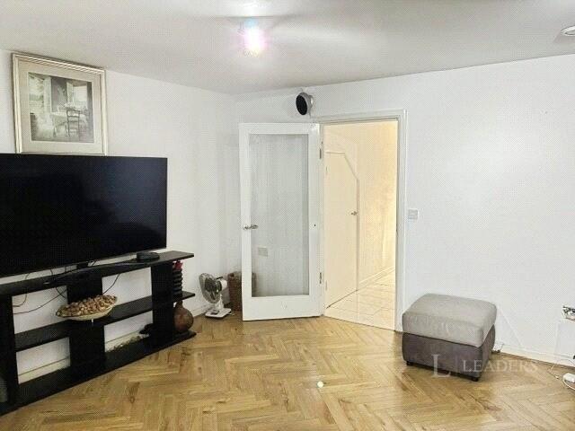 House in Portsmouth, Cosham - More