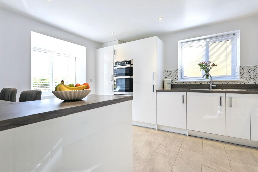 Mott Close, Witney, OX29 7AH photo 2