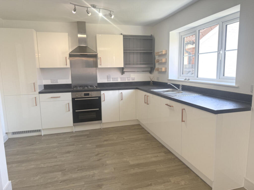 Meadow Brown Close, Thornbury, BS35 - View 5