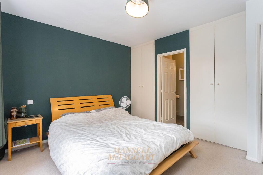 Apartment in Redhill - View 4