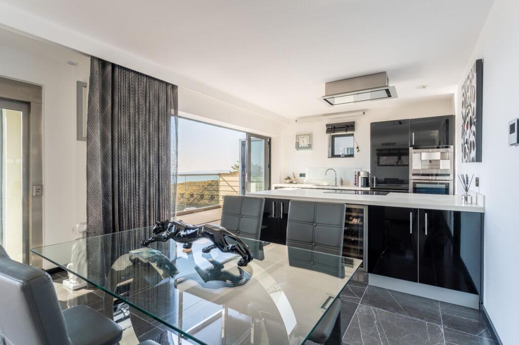 Ocean, 55 Boscombe Overcliff Drive, Bournemouth, BH5 2DW - View 6
