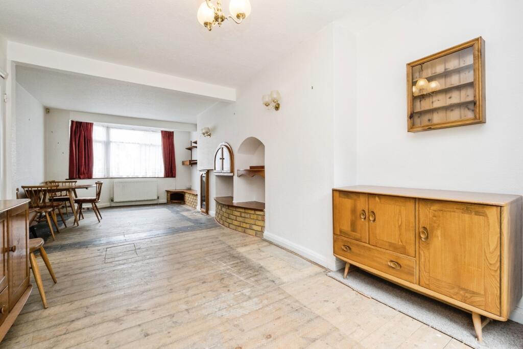 Gordon Avenue, Hornchurch, RM12 photo 3