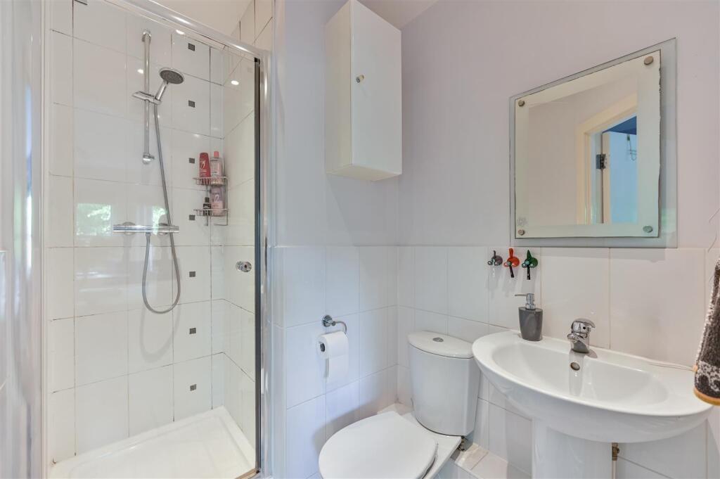 Apartment in Reading, Newtown - More