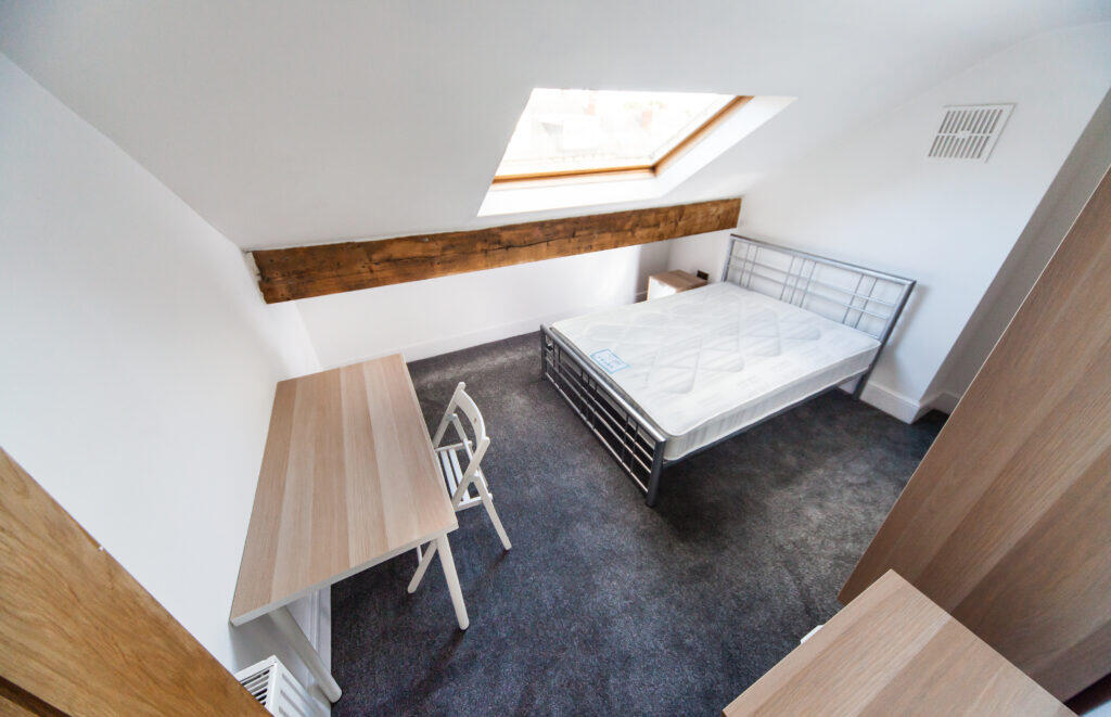 6 bedroom terraced house for rent