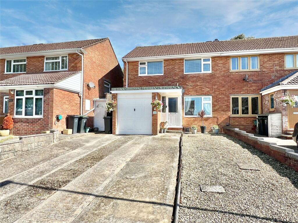 3-bed semi-detached on Hinton Close, Blandford Forum, Dorset, DT11, £325,000