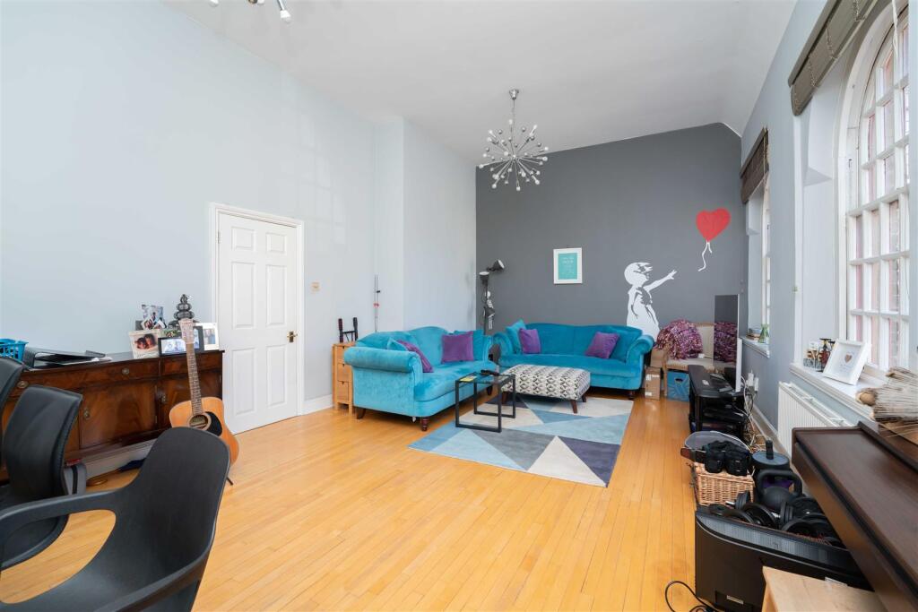 Apartment in Southall - View 4