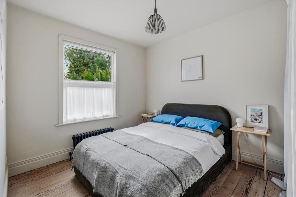 House in London, Bell Green, Perry Vale - View 4