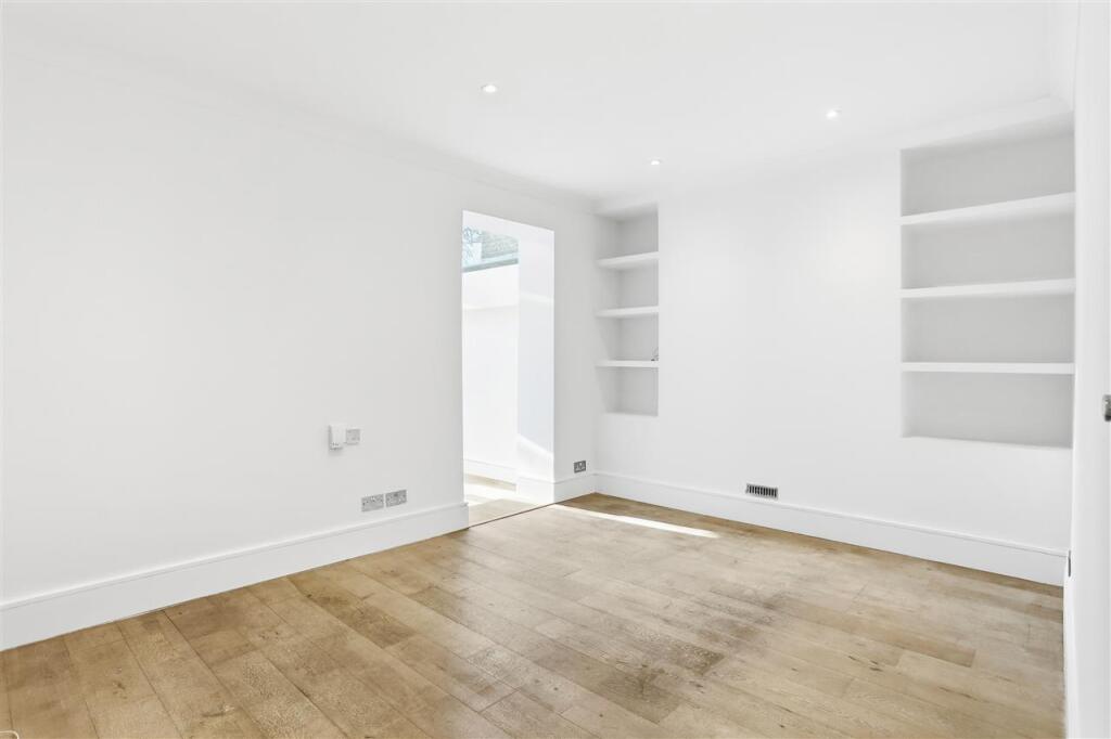 Apartment in London - View 5