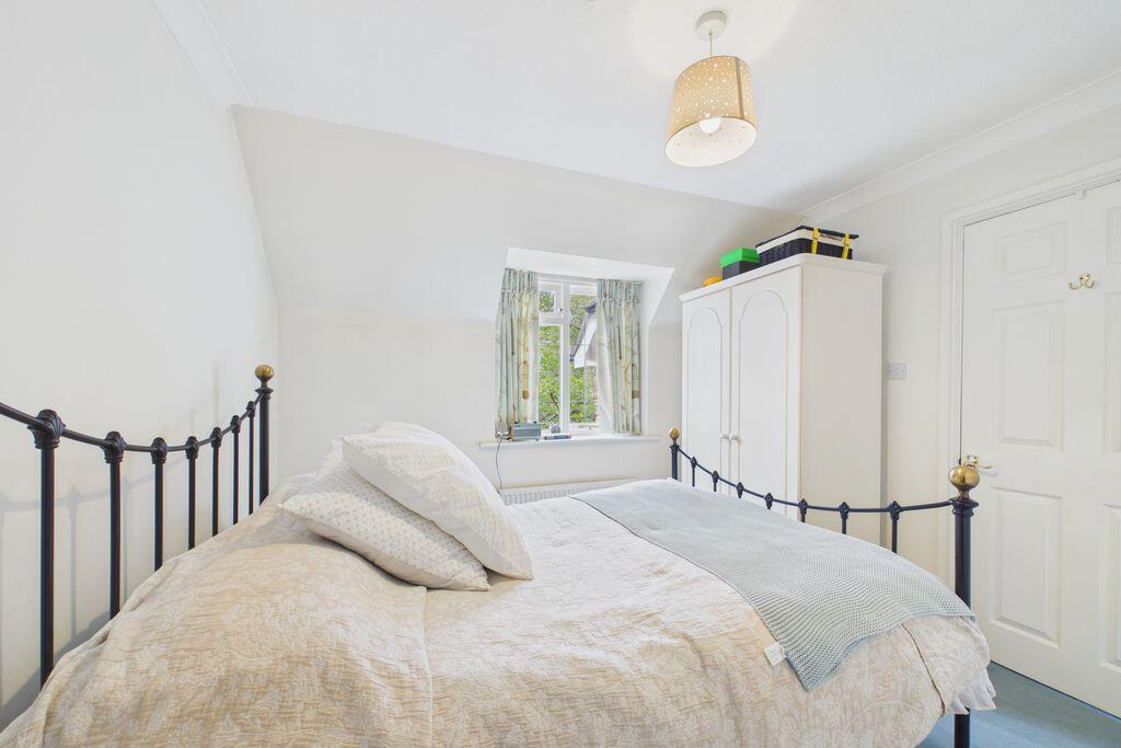 Apartment in Kingston upon Thames - More
