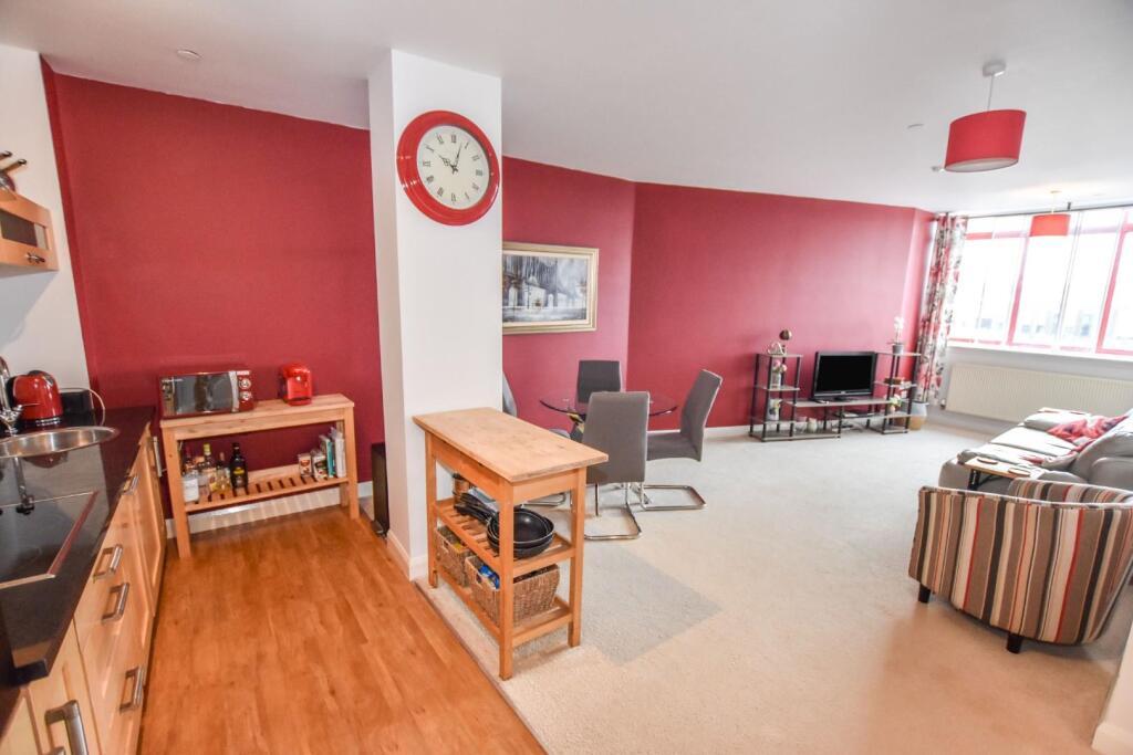 Apartment in Northampton, Semilong - More