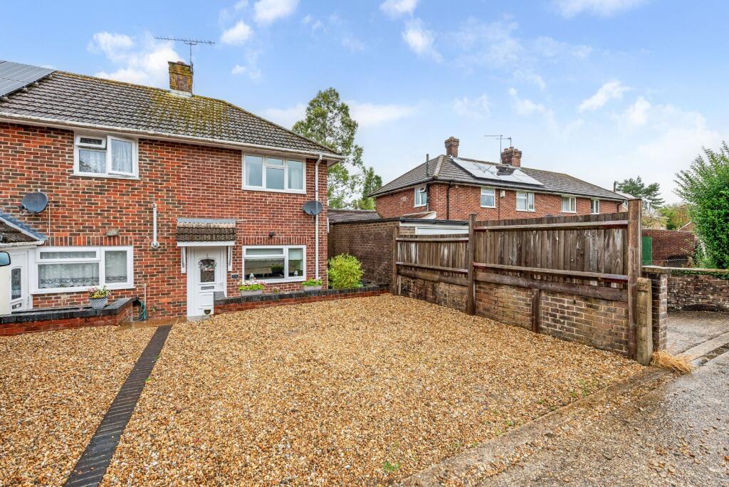 2-bed terraced on South Lane, Clanfield, Waterlooville, Hampshire, £299,950