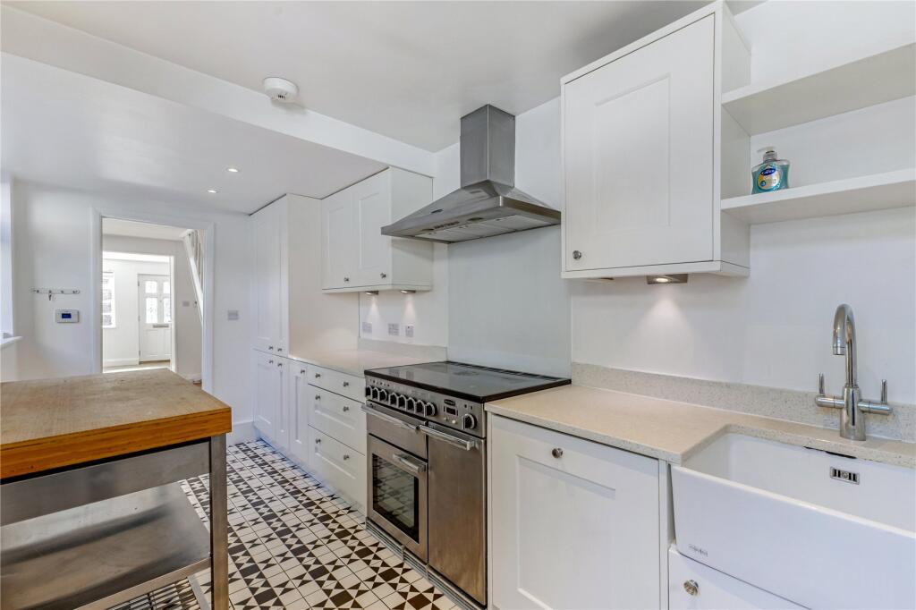 House in Twickenham - More