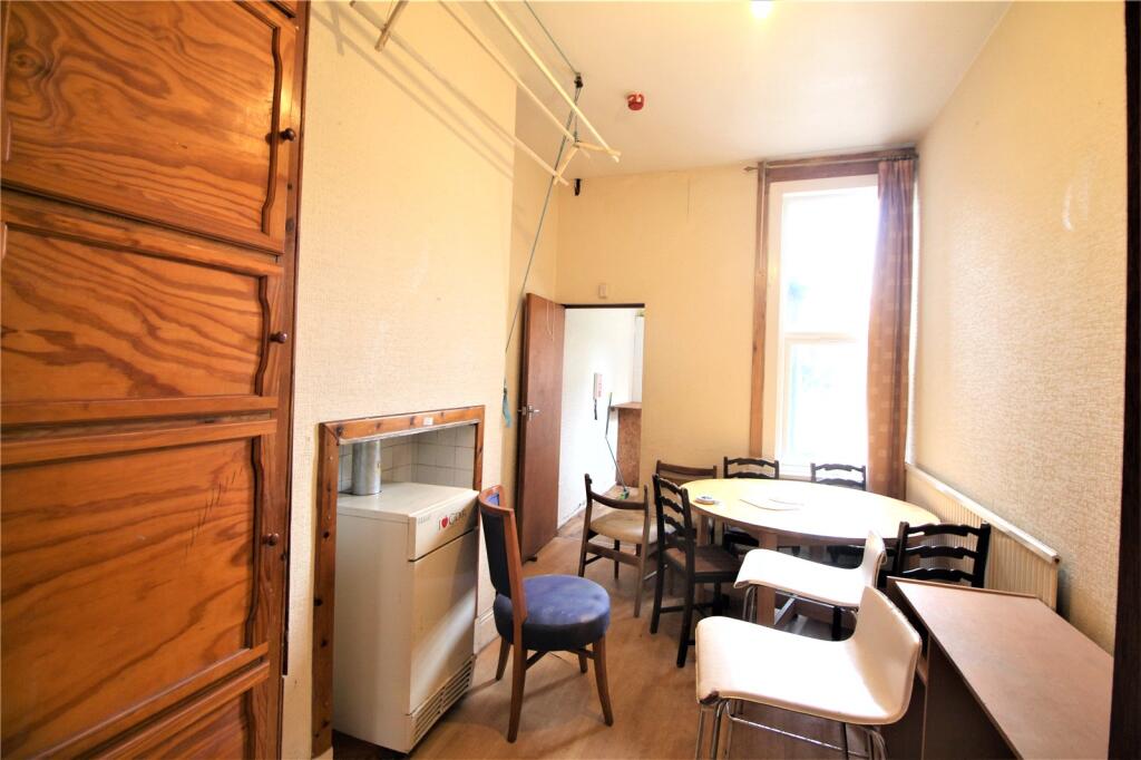 6 bedroom house for rent