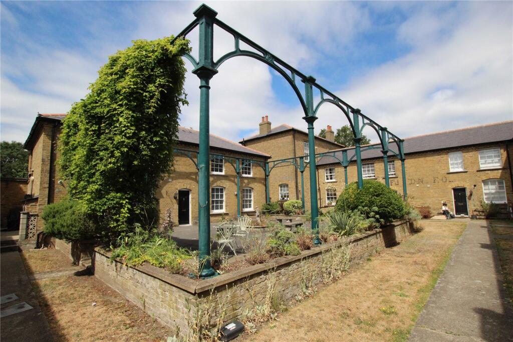 1-bed flat on Greenhill Terrace, Woolwich, SE18, £200,000