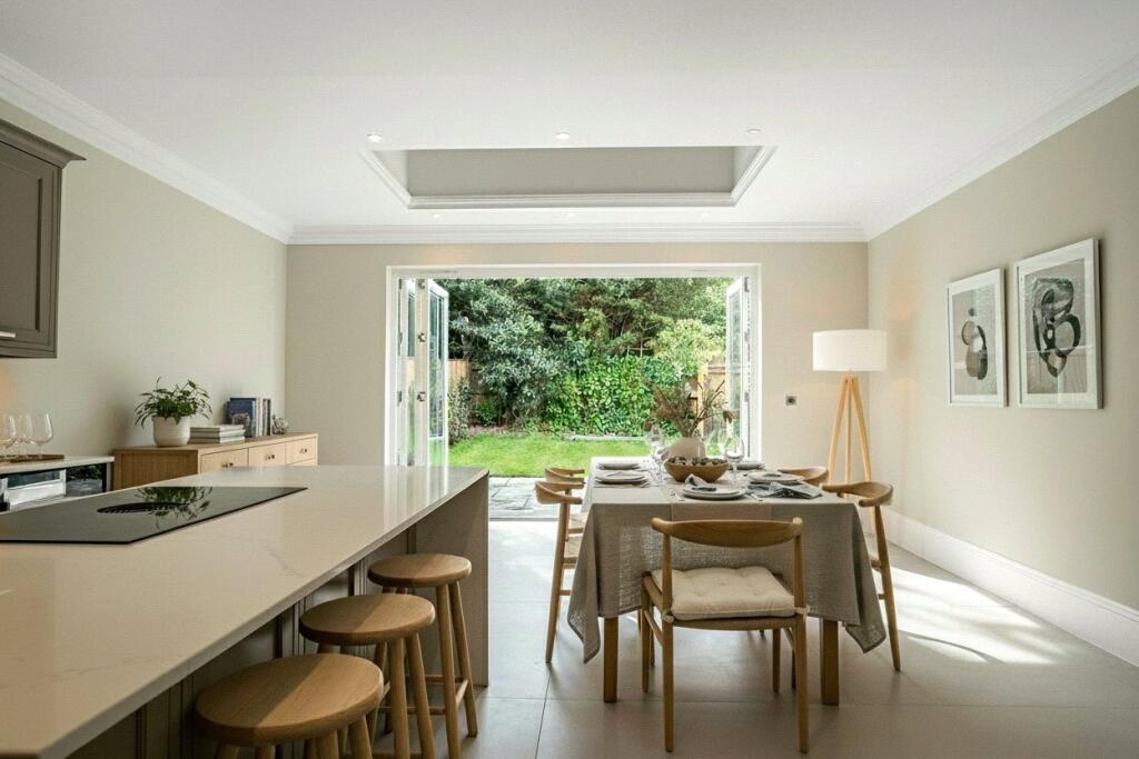 Oak Mount Place, Old Avenue, Weybridge, Surrey, KT13 photo 4