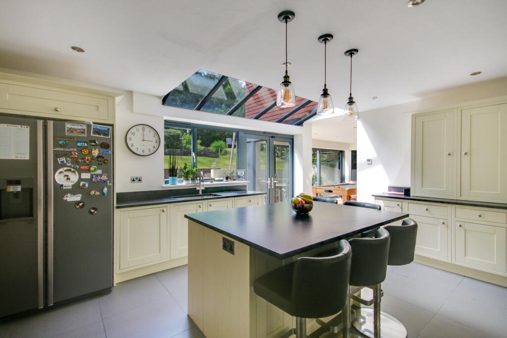 Harvest Hill, East Grinstead, West Sussex photo 4