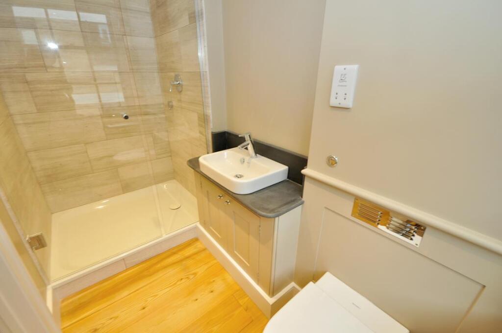 3 bedroom end of terrace house for rent