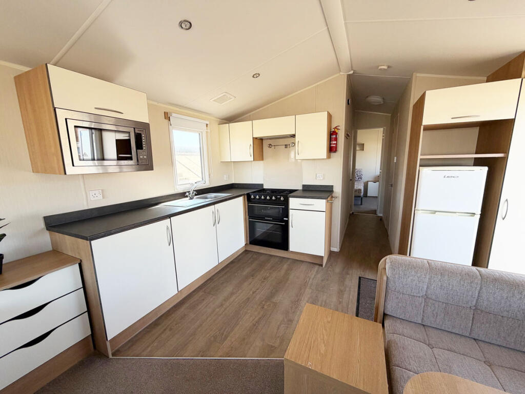 Two bed Willerby Seasons, North Denes, The Ravine, Lowestoft, Suffolk, NR32 1UX photo 5