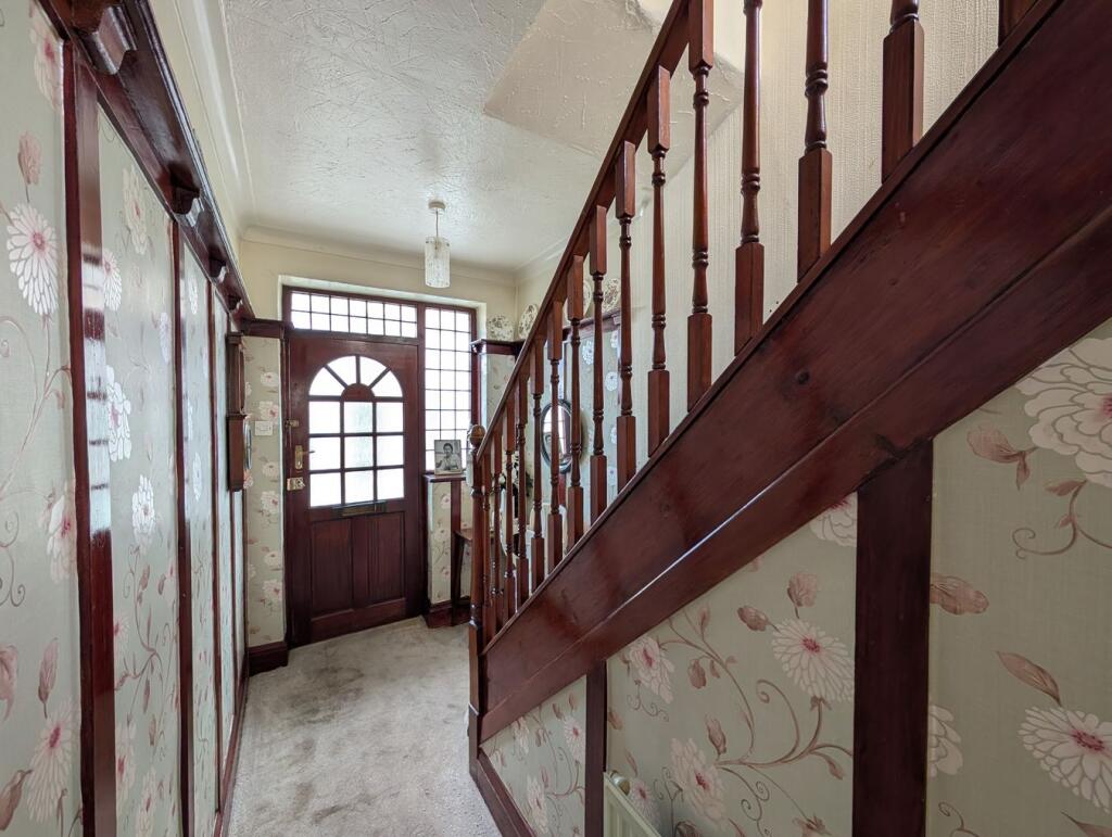House in Bradford, Nab Wood, Shipley - More