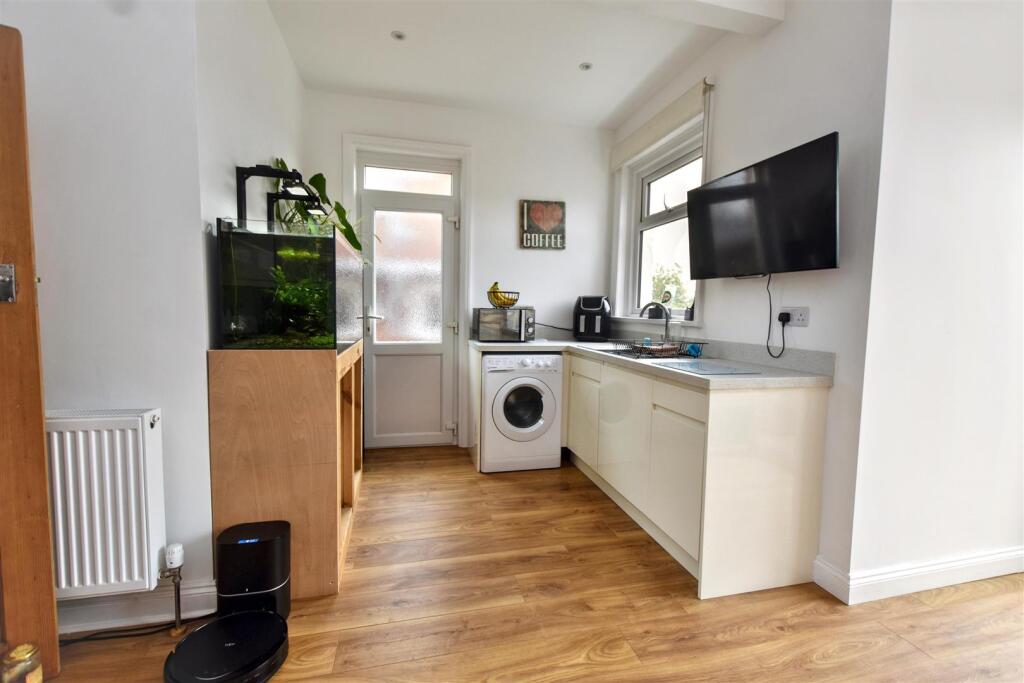 House in Eastbourne, Hampden Park - View 4