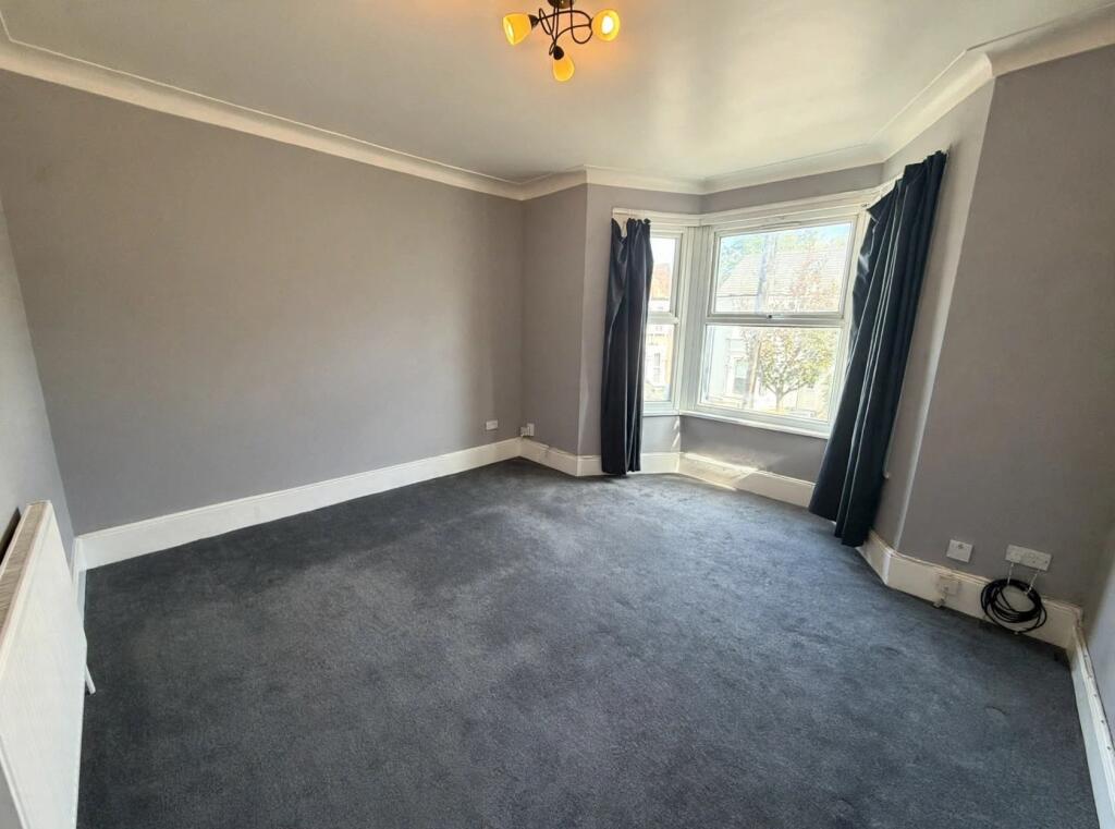 Apartment in Ilford - View 4