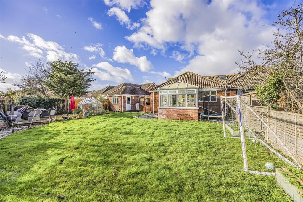 Saltmarsh Lane, Hayling Island photo 4
