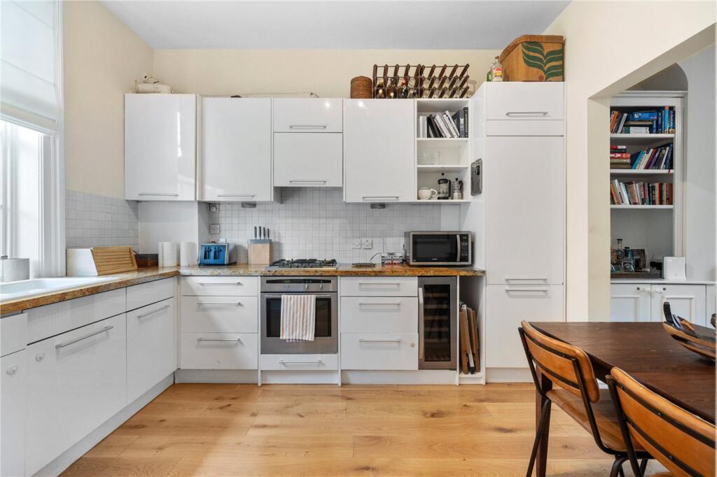 Apartment in London - View 5