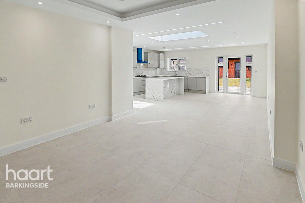 House in London, Redbridge - More