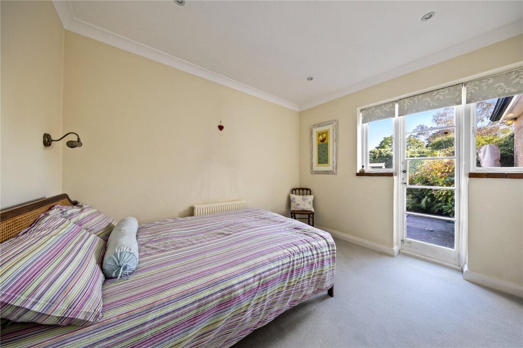 House in Richmond, Kew - More
