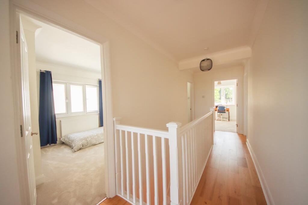 House in Sutton - More