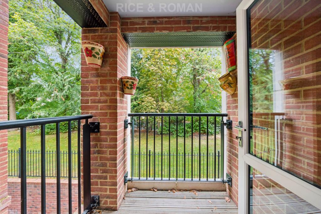 Apartment in Reading - View 5