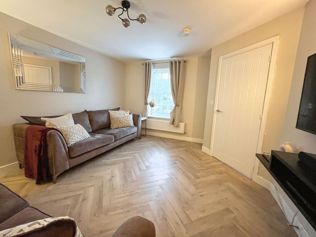 14 Cae Wyndham, Cowbridge, The Vale of Glamorgan, CF71 7FL photo 4