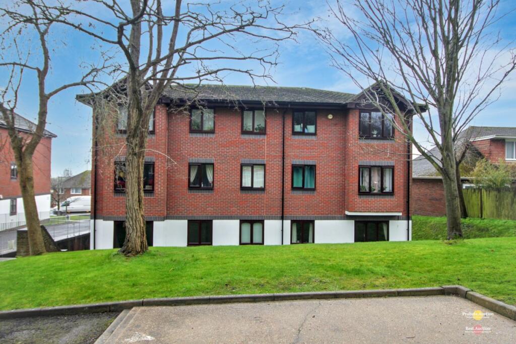 Main image of property: Flat 10 Brockhurst Gate, 141 De La Warr Road, Bexhill-on-Sea, East Sussex, TN40 2JJ