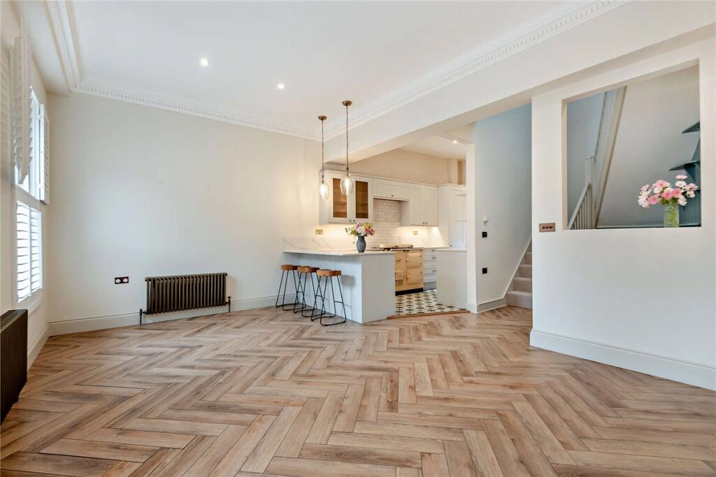 Main image of property: Phoenix Court, Kingsclere, Newbury, Hampshire, RG20