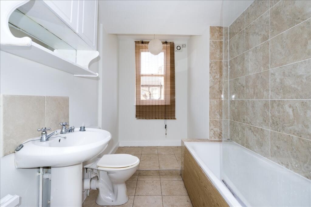 House in London, Shepherd's Bush - More