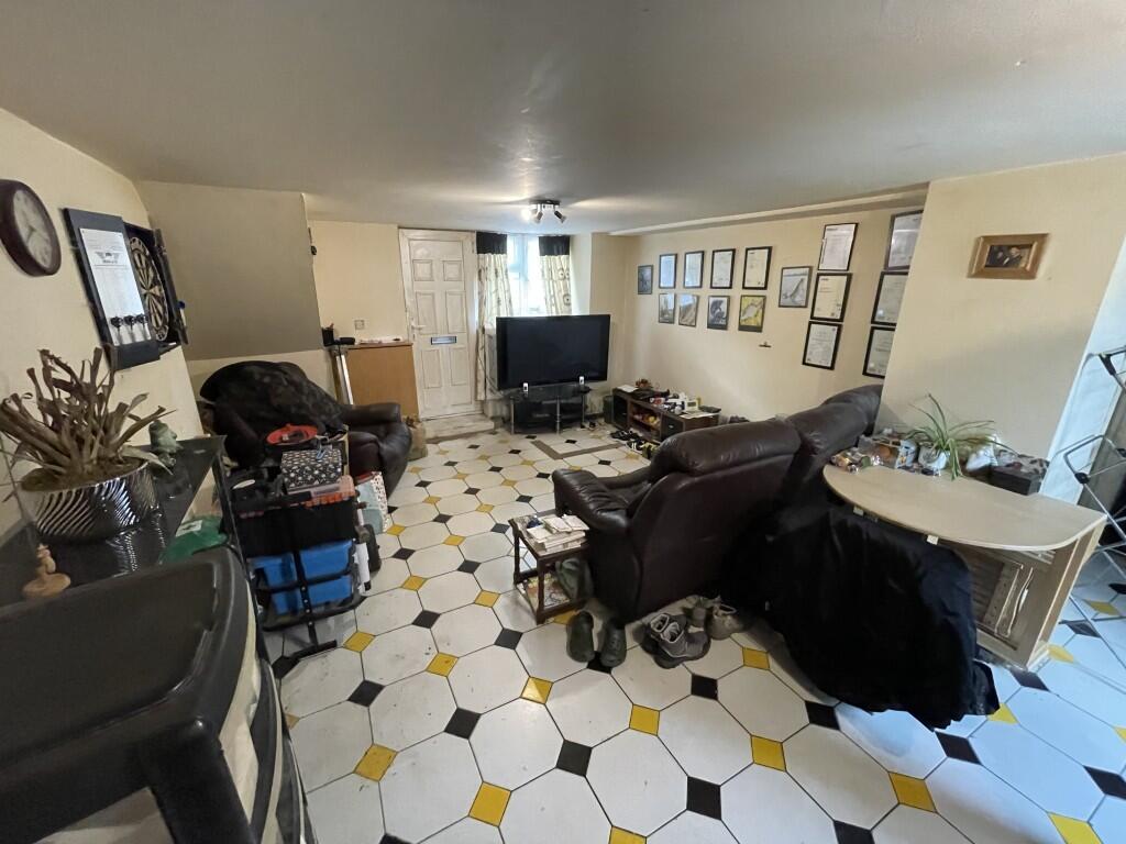 Ground floor flat, 36-37 South Market Road, Great Yarmouth, Norfolk NR30 2BT photo 3