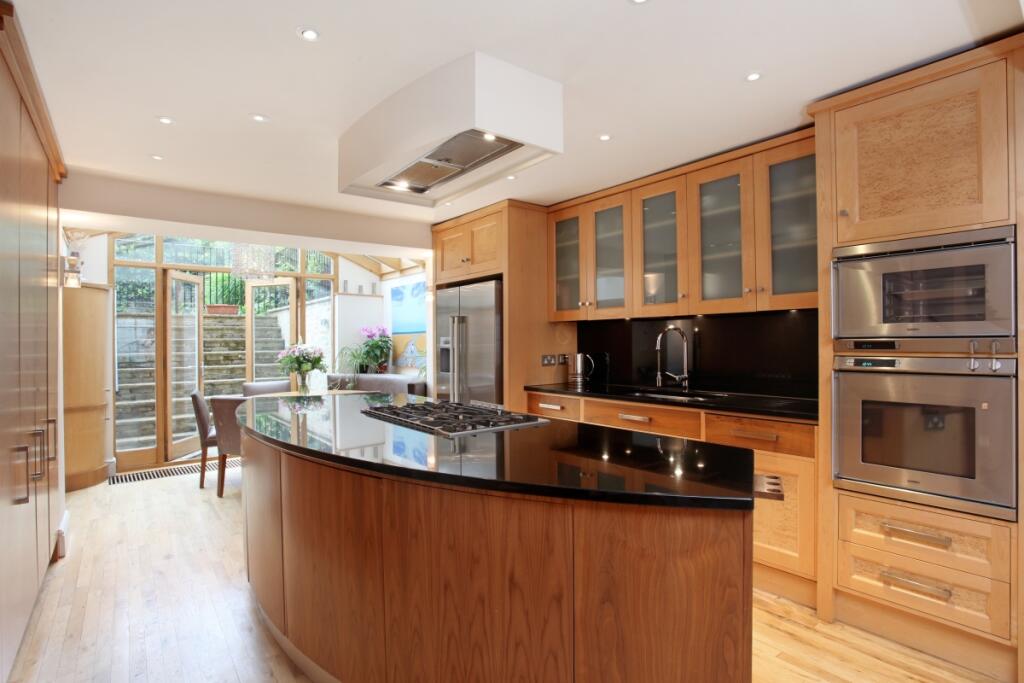 House in Slough - View 4
