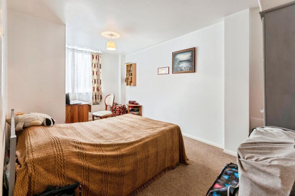 Apartment in Northampton - More
