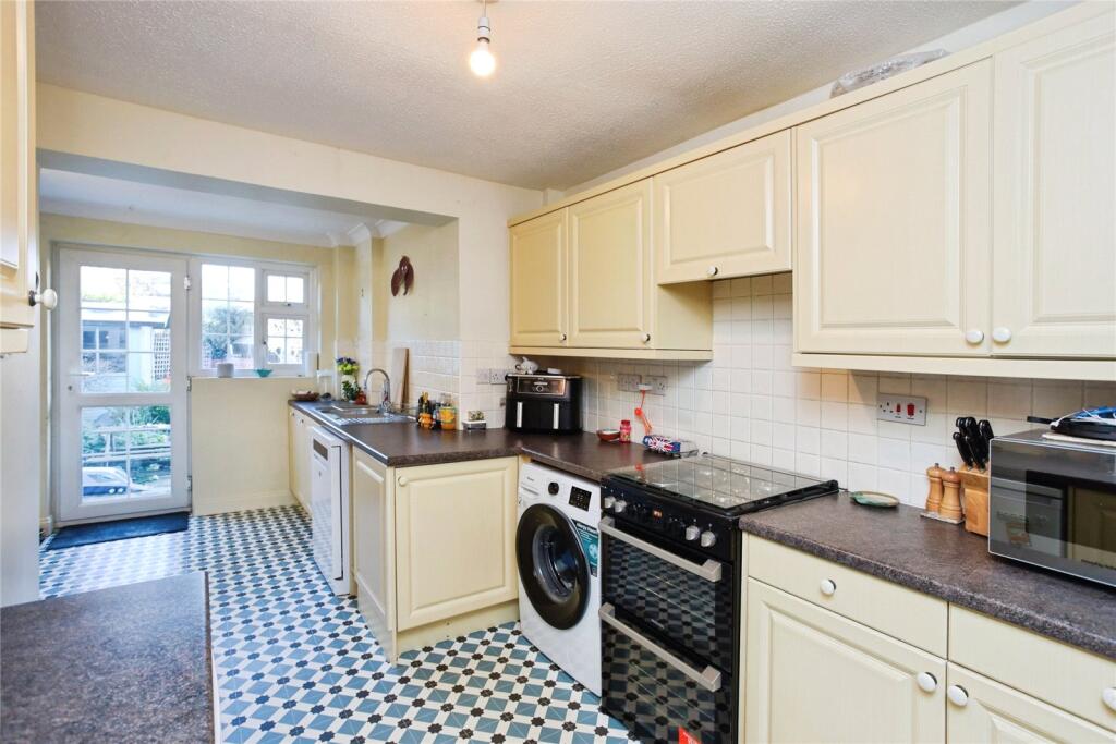 House in Tunbridge Wells, Paddock Wood - View 4