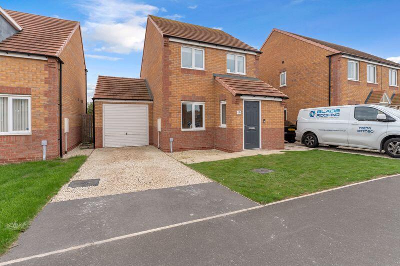 3-bed detached on Sidings Road, Grimsby, £185,000