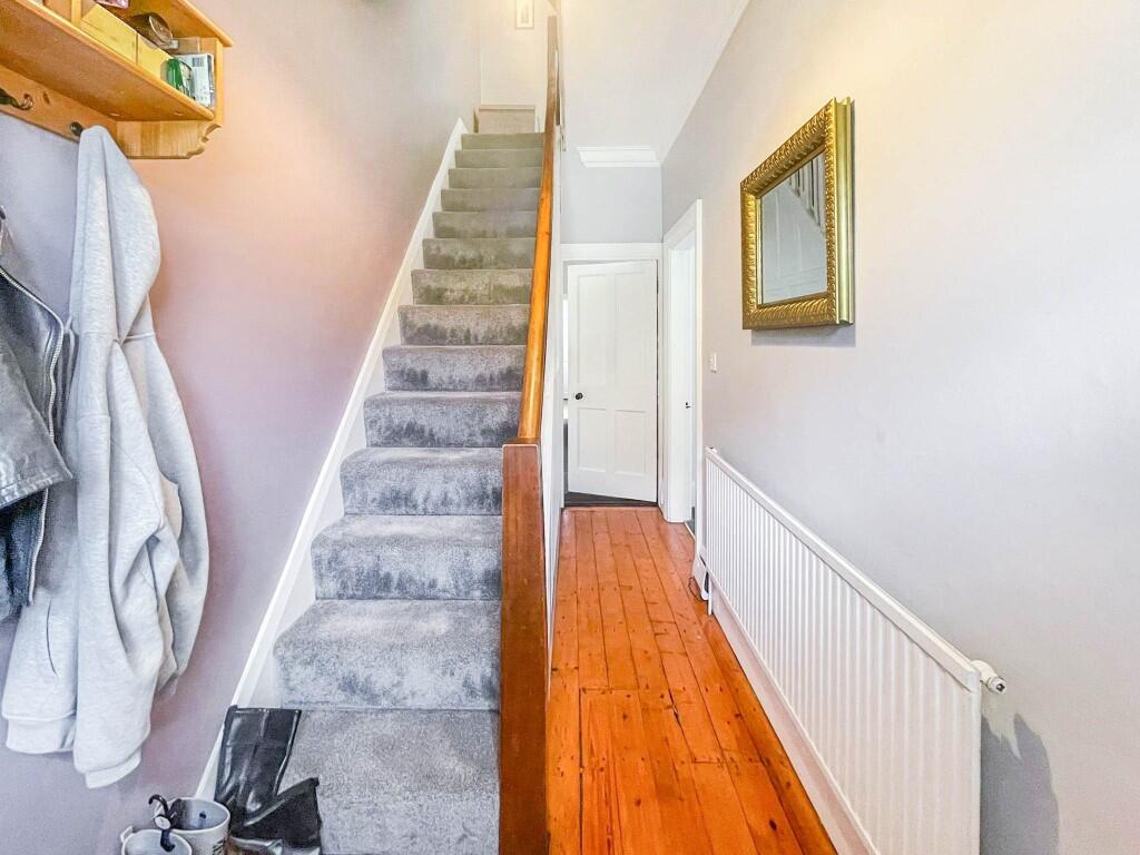Elmfield Road, Huddersfield, West Yorkshire, HD2 - View 4