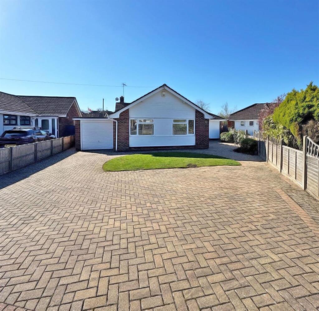 Main image of property: Dorset Close, Horndean, PO8 9JG