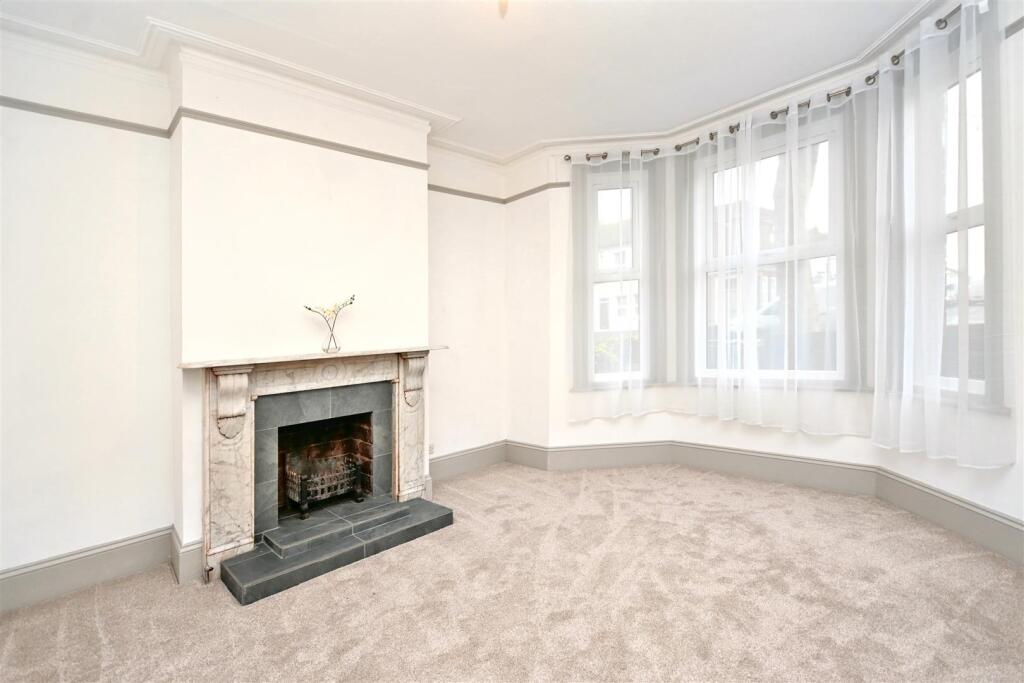 House in Eastbourne, Seaside, Roselands - View 4