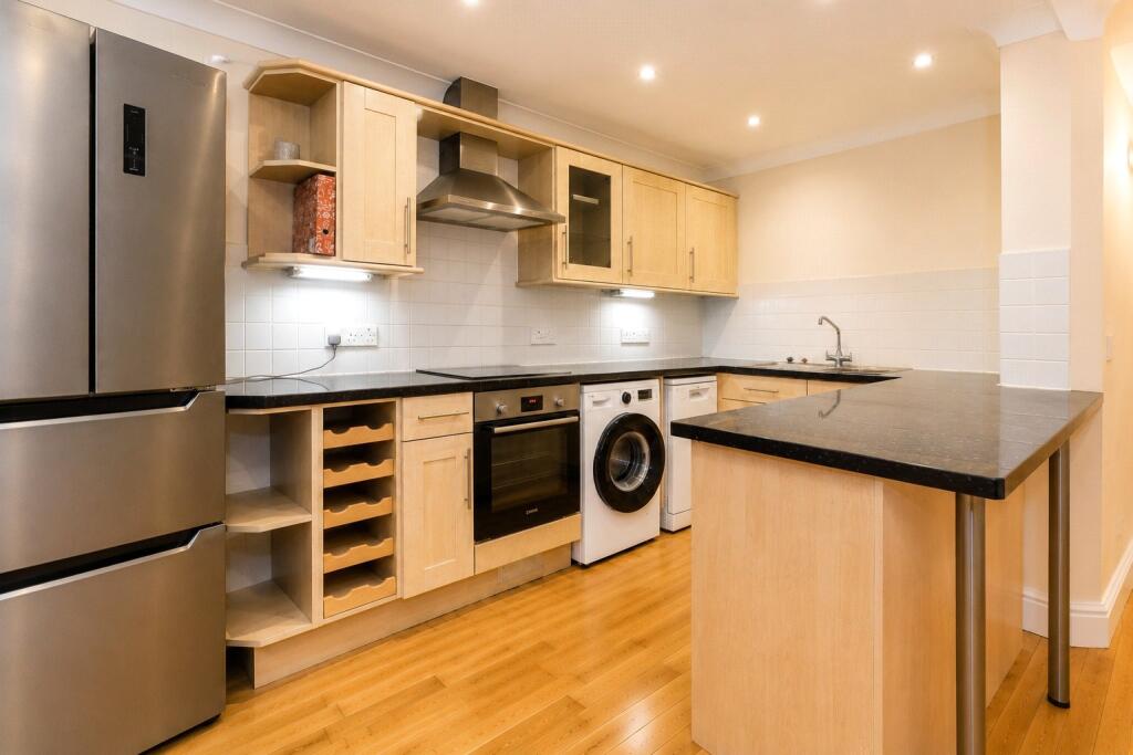 Apartment in Woking, Surrey - View 4