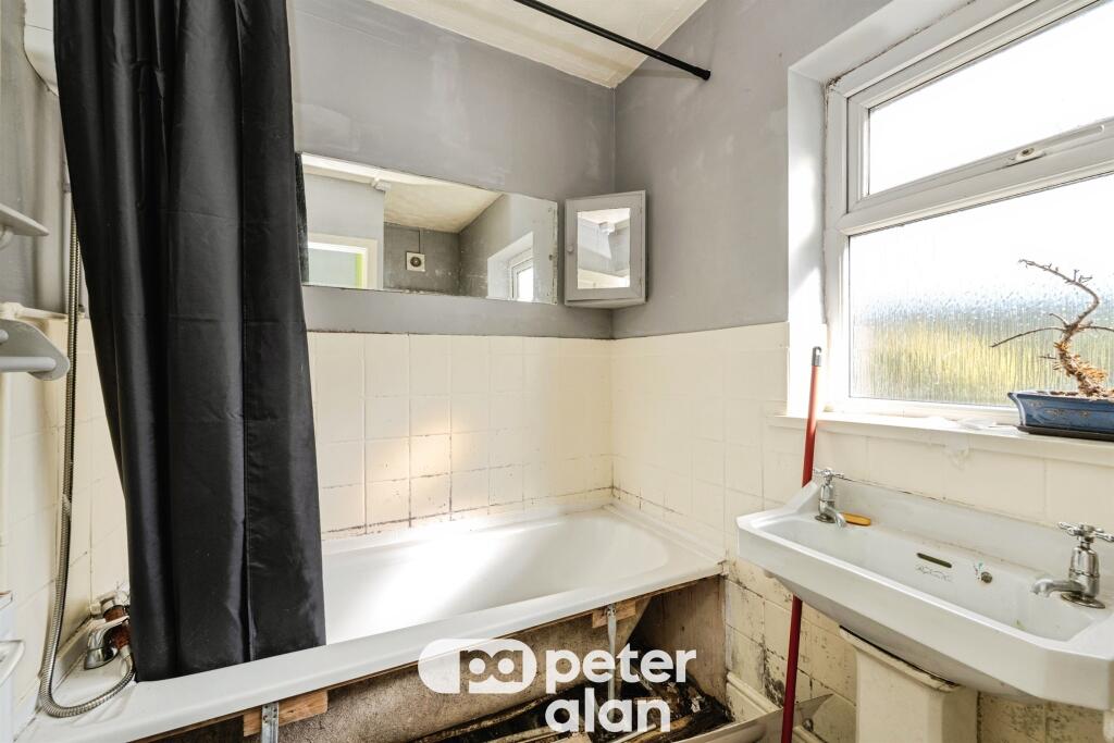 House in Resolven, Neath Port Talbot - View 5