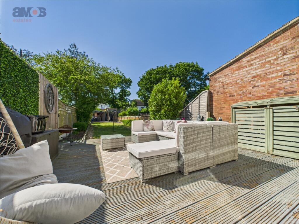 Flemming Crescent, Leigh-On-Sea, Essex photo 3